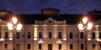 ВЛАДИЧАНСКИ ДВОР У ВРШЦУ
