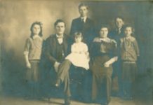 НИЈЕ ЗАБОРАВИО ПАНЧЕВО... Др проф. Костић са породицом