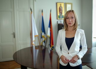 БОЖИЋНА ЧЕСТИТКА ГРАДОНАЧЕЛНИЦЕ ВРШЦА