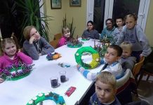 Креативна радионица ученика веронауке у парохијском дому ВЕНАЦ ПРЕД ИСУСОВ ДОЛАЗАК