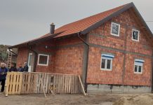 Нови дом за осмочлану породицу Лујанов ТАКО ТО РАДЕ „СРБИ ЗА СРБЕ“