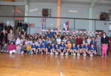 ОМЛАДИНСКА ПОЛИТИКА НА ДЕЛУ