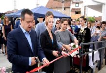 Уручени кључеви 20 станова за избегла лица УСКОРО ПОЧИЊЕ ГРАДЊА ЈОШ 40 СТАНОВА