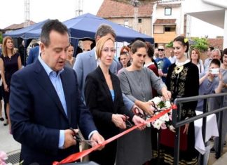 Уручени кључеви 20 станова за избегла лица УСКОРО ПОЧИЊЕ ГРАДЊА ЈОШ 40 СТАНОВА