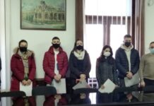 Уручена помоћ студентима који су ове године уписали прву годину студија на неком државном факултету ЛЕП НОВОГОДИШЊИ ПОКЛОН