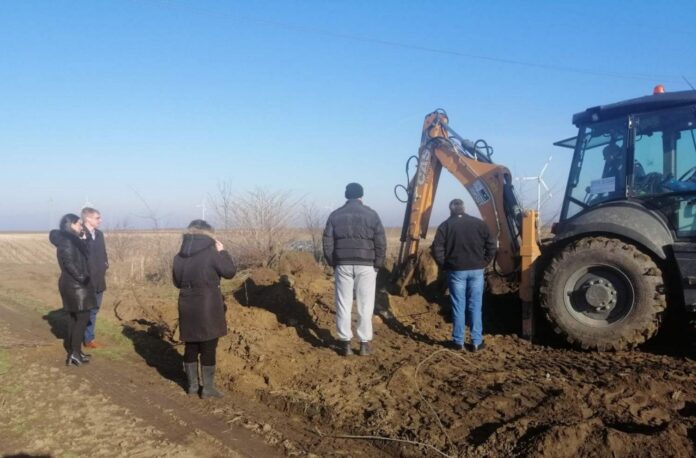 ДОК НЕ ПОЧНЕ ВЕГЕТАЦИЈА... има посла и за људе и за машине