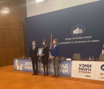 ПОБЕДА... Синиша Мали, Драгана Купрешанин и Јелена Ристић