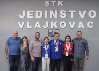 Свечани дочек за светске школске првакиње у стоном тенису А РОМАНА ЈЕ ИЗ ВЛАЈКОВЦА