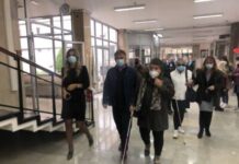 Светски дан слепих и слабовидих обележен на традиционалан начин УЗ ПОМОЋ БЕЛОГ ШТАПА ДО ГРАДСКЕ УПРАВЕ