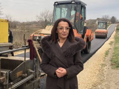ИЗ СЕЛА У СЕЛО... Маја Витман на Тргу ослобођења у Долову
