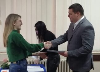 Уручени уговори о додели ночане помоћи студентима А УЗ ПОМОЋ И СТИМУЛАЦИЈА ЗА…