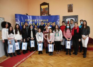 Поводом Савиндана награђени најбољи ученици основних и средњих школа СЛУЧАЈНО ИЛИ НЕ, НАЈБОЉИ СЕ РАСТКО ЗОВЕ!