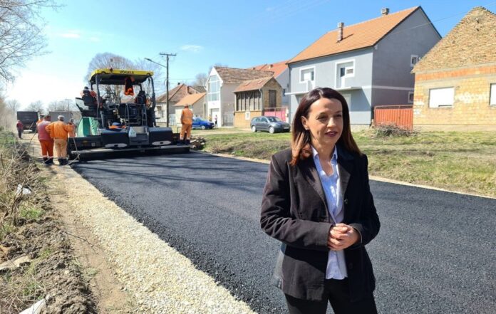 ПО ЖЕЉИ ГРАЂАНА... Маја Витман у Вашарској улици у Банатском Новом Селу