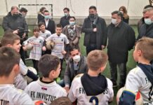 Вања Удовичић и Дане Баста посетили ОШ „Сава Мунћан“ у Крушчици ДОНАЦИЈА МАЛИШАНИМА ФК „ИНВИКТУС 2020“