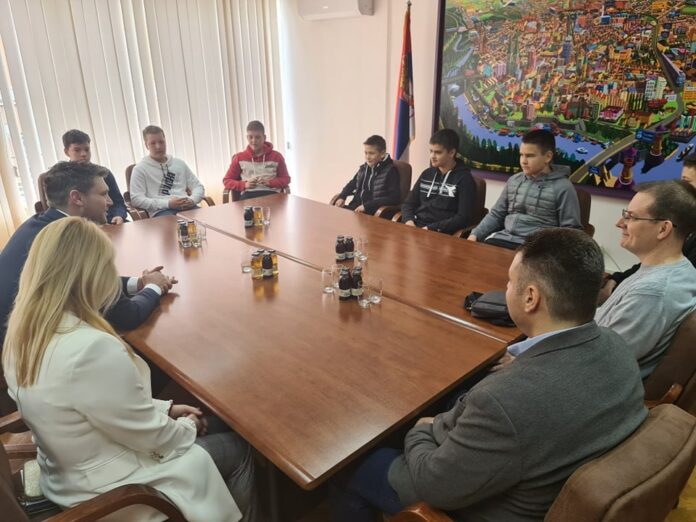 ЗА ПРИМЕР... пријем за децу на коју би ваљало да се угледају и многи старији од њих