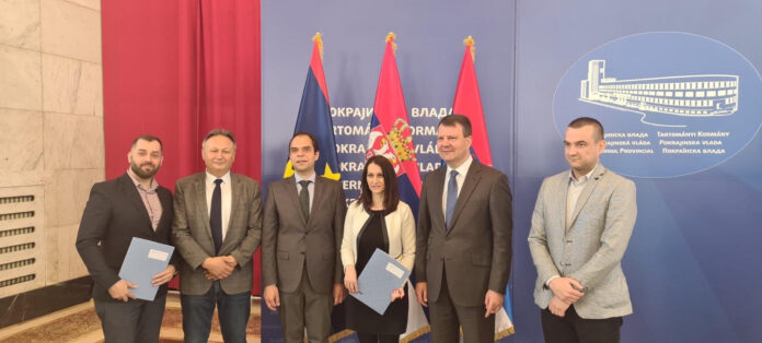 А САД РАДОВИ... заједнички снимак Вршчана са „дародавцима“