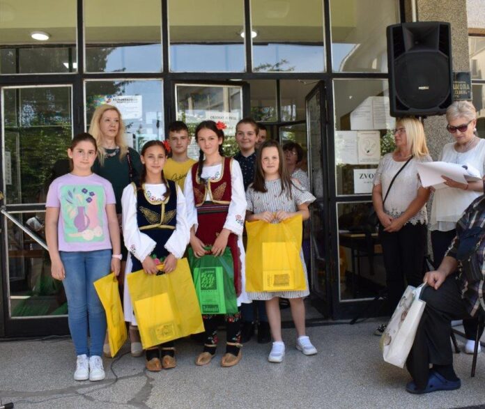 ИЗ БАКИНОГ КРАЈА... народне ношње из западне Славоније