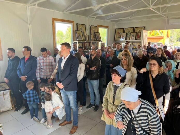 УСКОРО НА НОВОМ МЕСТУ... данашња литургија у привременом храму Мироносица