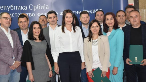 ЗА ЧИСТУ И ЗДРАВУ СРБИЈУ... министарка Ирена Вујовић са представницима локалних самоуправа