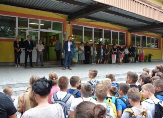 Председник општине поздравио прваке у обе школе општине и оба одељења СРЕЋНО, И ДА БУДЕ БЕЗ ОНЛАЈН НАСТАВЕ!
