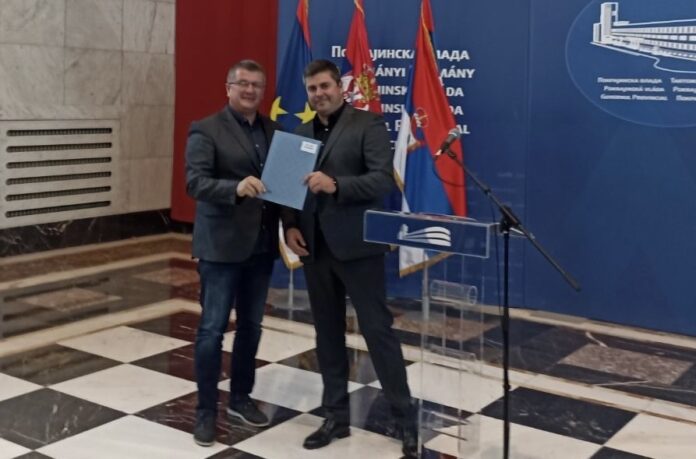 ЈЕДАН У НИЗУ... Душан Ћурчић (с наочарима) и реализација још једног еколошког пројекта