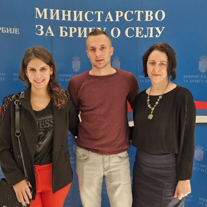 ОСМЕХ СВЕ КАЗУЈЕ... брачни пар Јелена Стојков и Синиша Јовашевић и Маријана Мелиш