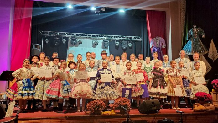 ЈЕДНА ОД БРОЈНИХ... са манифестације Дечији фестивал „Распевани драгуљи“