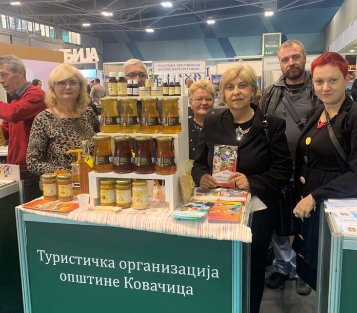 МЕДНИ ШТАНД... а ту је и директорка ТОО Дивна Кирилов, са сарадницима