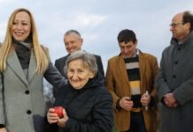 Уручено 40 кључева нових станова за 40 избегличких породица из БиХ и Хрватске САМО ЈЕДИНСТВЕНИ У СИГУРНУ БУДУЋНОСТ
