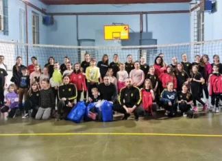 Председница Општине уручила тренерке женском ОК „Старс БЦ“ ДА СЕ ЗНА ДА СУ ИЗ БЕЛЕ ЦРКВЕ!