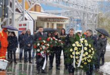 Положени венци на спомен-обележје рафинерцима жртвама НАТО бомбардовања ГОСПОДО НАТОВЦИ, ЗАШТО!?
