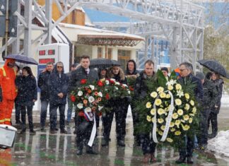 Положени венци на спомен-обележје рафинерцима жртвама НАТО бомбардовања ГОСПОДО НАТОВЦИ, ЗАШТО!?
