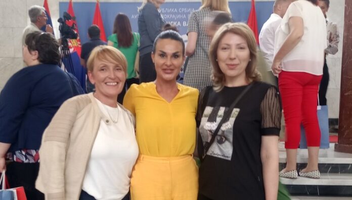 СВЕ ЧЕСТИТКЕ... представнице ПУ „Чаролија“ на додели признања