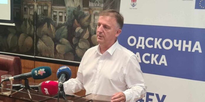 ЗНАЧАЈНА ПОДРШКА... Миленко Чучковић, градски већник, на отварању завршне конференције пројекта