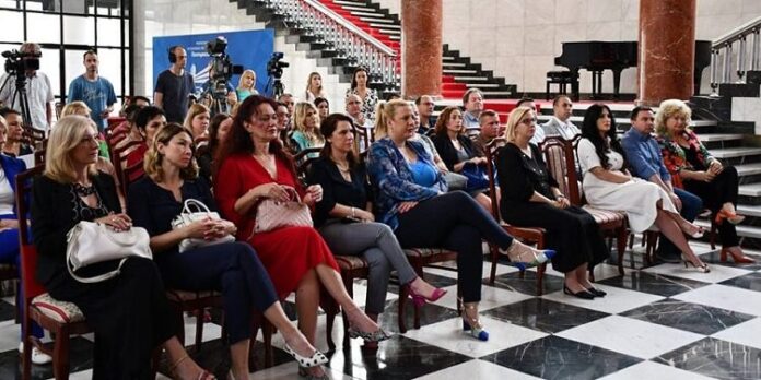 ПОДРШКА ПОКРАЈИНЕ... са свечаности доделе уговора у Покрајинској влади