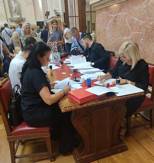 ПОТПИСОМ ДО... Анка Симин Дамјанов на потписивању уговора