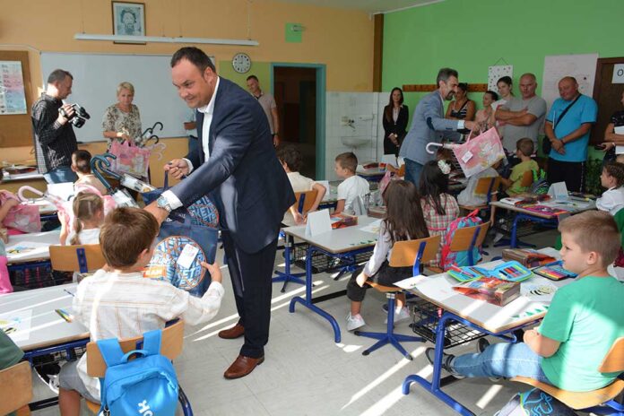 СРЕЋНО... Милош Марков са сарадницима, 1. септембра, на правом месту
