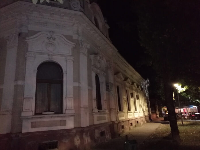 УШТЕДИ ЕНЕРГИЈУ... зграда Општине, треће ноћи „Европске недеље мобилности“