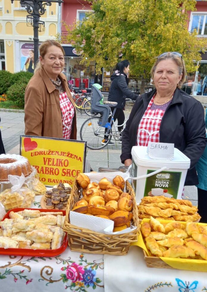 НА СВОМ ТЕРЕНУ... Јадранка Сорић (лево) на једној од бројних манифестација