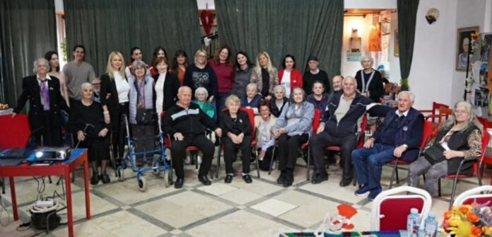 ЈОШ ЈЕДАН УСПЕШАН ДАН... директорка Тања Лукић и учесници „Обојене јесени“