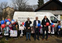 Компанија НИС наставља са подршком локалним заједницама КОМБИ ВОЗИЛО ПРЕДШКОЛСКОЈ УСТАНОВИ