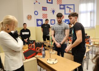 НИС подржао Електротехничку школу „Никола Тесла“ у Београду НОВИ КАБИНЕТ ЗА НОВЕ УСПЕХЕ