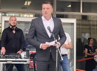 МАТУРАНТСКИМ ПЛЕСОМ У НОВЕ СНОВЕ