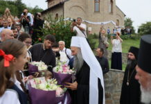 Освећен новоизграђени Храм Пресвете Богородице Тројеручице ВЕЛИКИ ДАН ЗА МАЛО СРЕДИШТЕ