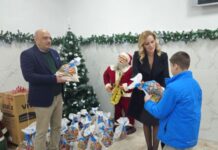 Предновогодишња посета председнице општине Дому за децу и омладину УЗ СЛАТКЕ ПАКЕТИЋЕ И – ФРИЖИДЕР!