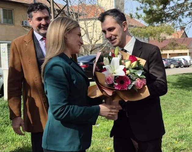 ДОБРОДОШЛИЦА... за даме цвеће никад није сувишно