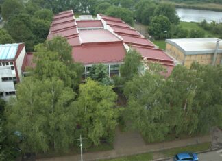 Уз подршку компаније НИС потпуно реконструисан кров ОШ „Вук Караџић“ ЗАЈЕДНО ДО СИГУРНИЈЕ И МОДЕРНИЈЕ ШКОЛЕ