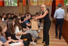 Председница општина уручила поклоне свршеним основцима у општини ОНИ СУ СУТРАШЊИЦА ОПШТИНЕ