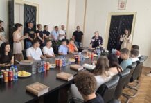Пријем председнице општине за ученике генерације и „вуковце“ у општини А УЗ ПРИЈЕМ И ПРИГОДНЕ НАГРАДЕ