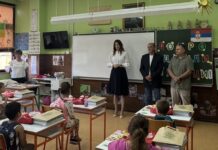 Првог дана школске године председница општине посетила школе у Гају и Делиблату ЗА СВЕ ПРВАКЕ КОМПЛЕТ БЕСПЛАТНИХ УЏБЕНИКА